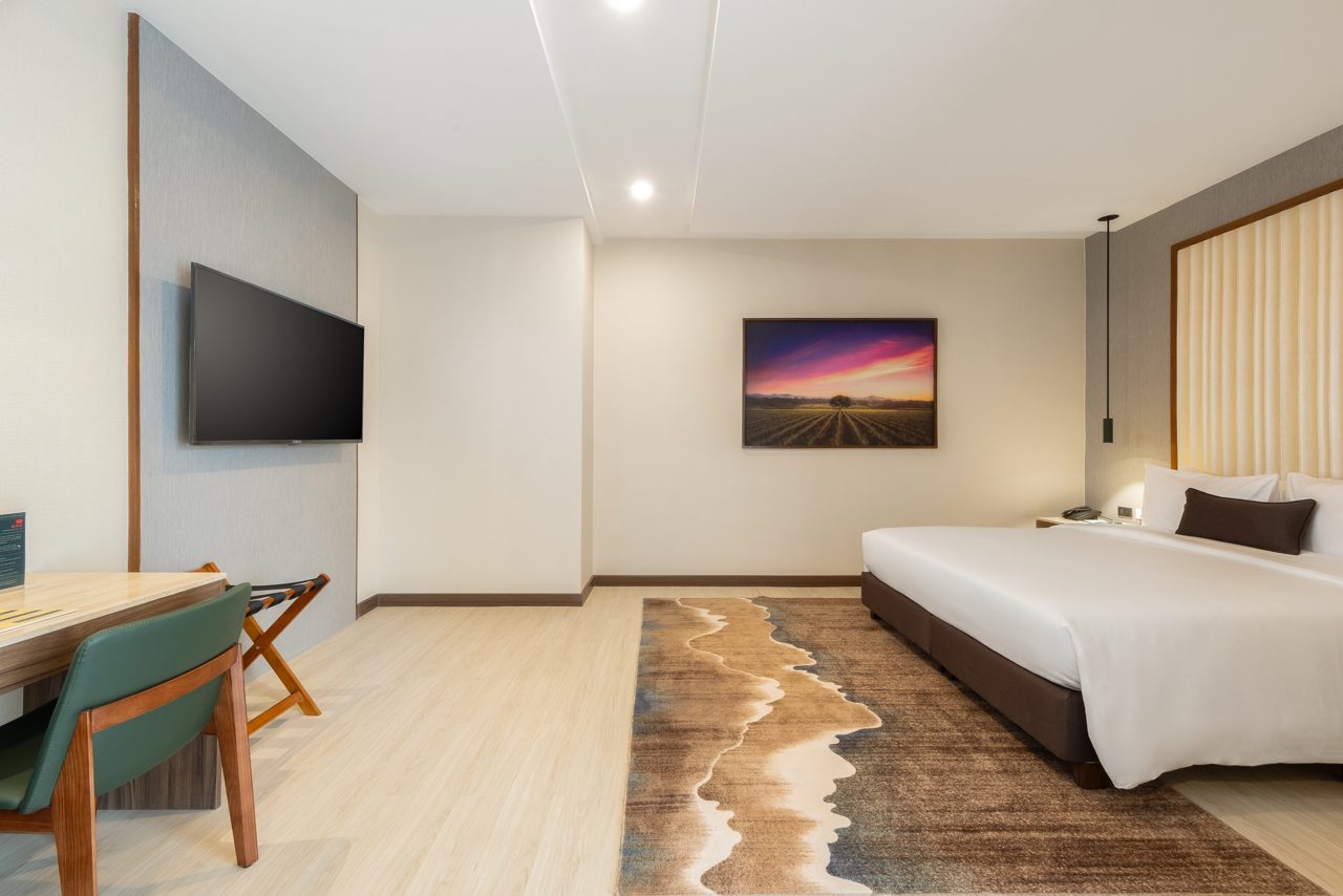 A room at Roy's Hotel And Convention Center